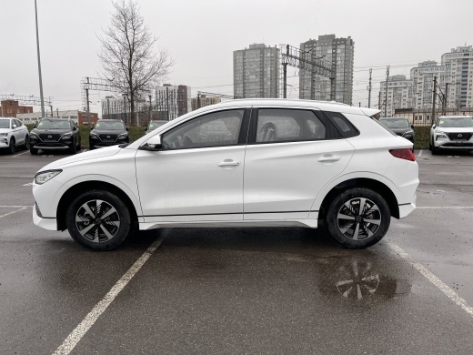 BYD e2 2024 максимальная комплектация Белая на черном