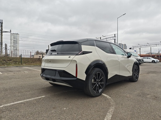 Zeekr X комплектация YOU (4 места) Бежевый на бордово-белом салоне