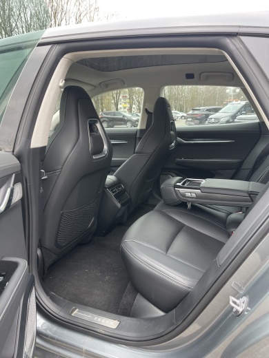 Zeekr 001 комплектация WE Серый