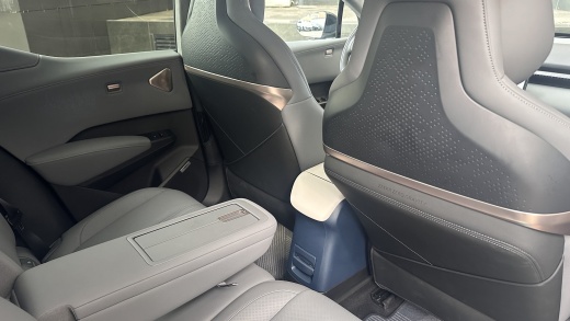 Zeekr X комплектация YOU (4 места) Бежевый