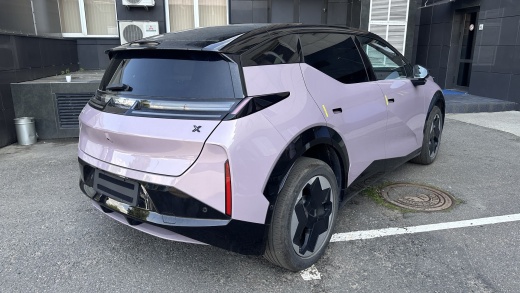 Zeekr X комплектация YOU (5 мест) Розовый