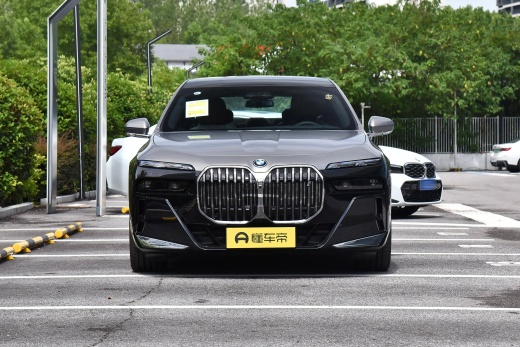 BMW i7
