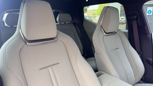 Zeekr X комплектация YOU (5 мест) Розовый