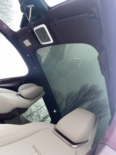 Zeekr X комплектация YOU (4 места) Розовый на бордовом салоне