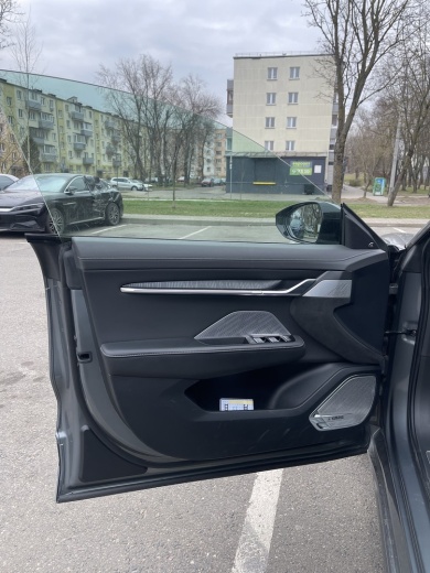 Zeekr 001 комплектация WE Серый