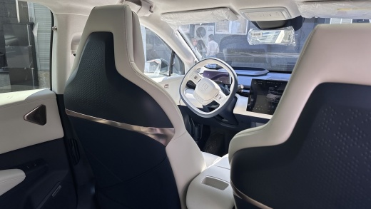 Zeekr X комплектация YOU (5 мест) Бежевый