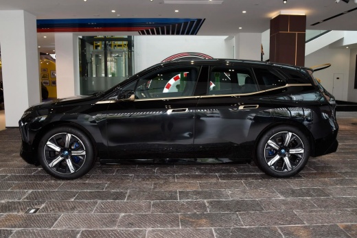BMW iX