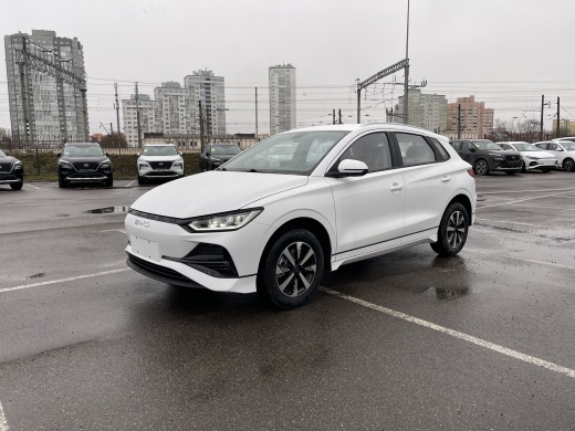 BYD e2 2024 максимальная комплектация Белая на черном