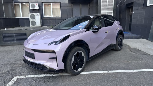 Zeekr X комплектация YOU (5 мест) Розовый