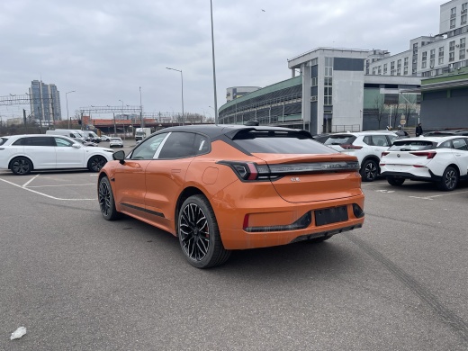 Zeekr 001 комплектация YOU + Z-sport package Оранженый