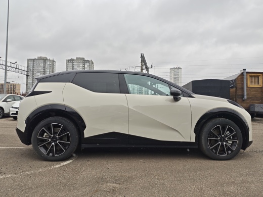 Zeekr X комплектация YOU (4 места) Бежевый на бордово-белом салоне