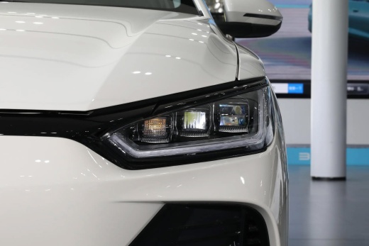 BYD E2
