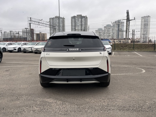 Zeekr X комплектация YOU (4 места) Бежевый на белом салоне