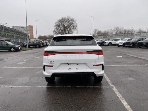 BYD e2 2024 максимальная комплектация Белая на черном