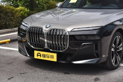 BMW i7