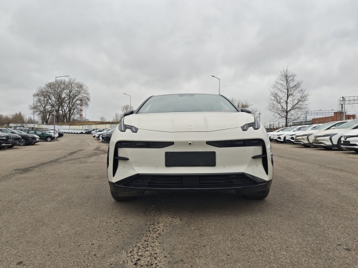 Zeekr X комплектация YOU (4 места) Бежевый на бордово-белом салоне