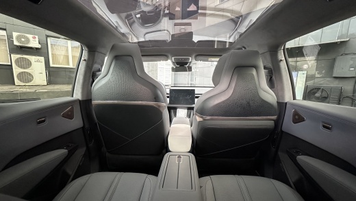 Zeekr X комплектация YOU (4 места) Бежевый