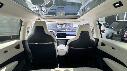 Zeekr X комплектация YOU (5 мест) Бежевый