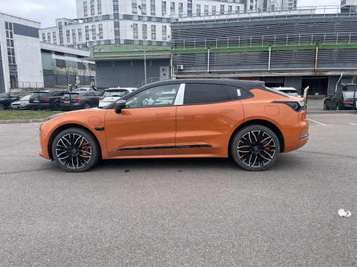 Zeekr 001 комплектация YOU + Z-sport package Оранженый