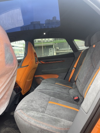 Zeekr 001 комплектация YOU + Z-sport package Оранженый