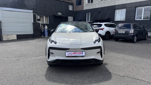 Zeekr X комплектация YOU (5 мест) Бежевый