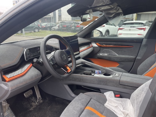 Zeekr 001 комплектация YOU + Z-sport package Оранженый